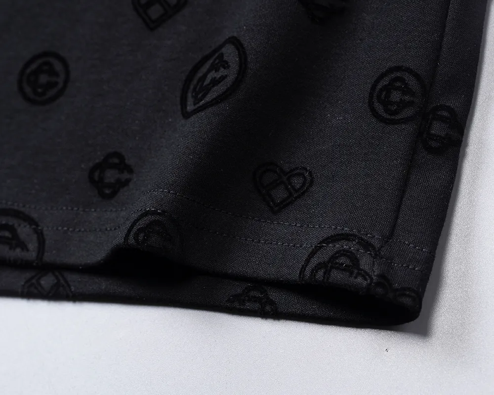 29108# New Arrival casual shorts from the 2026 spring and summer official website, full of jacquard fabric, handsome, comfortable fabric, rigorous workmanship and neat wiring. Good upper body effect·Sizes M-3XL Black